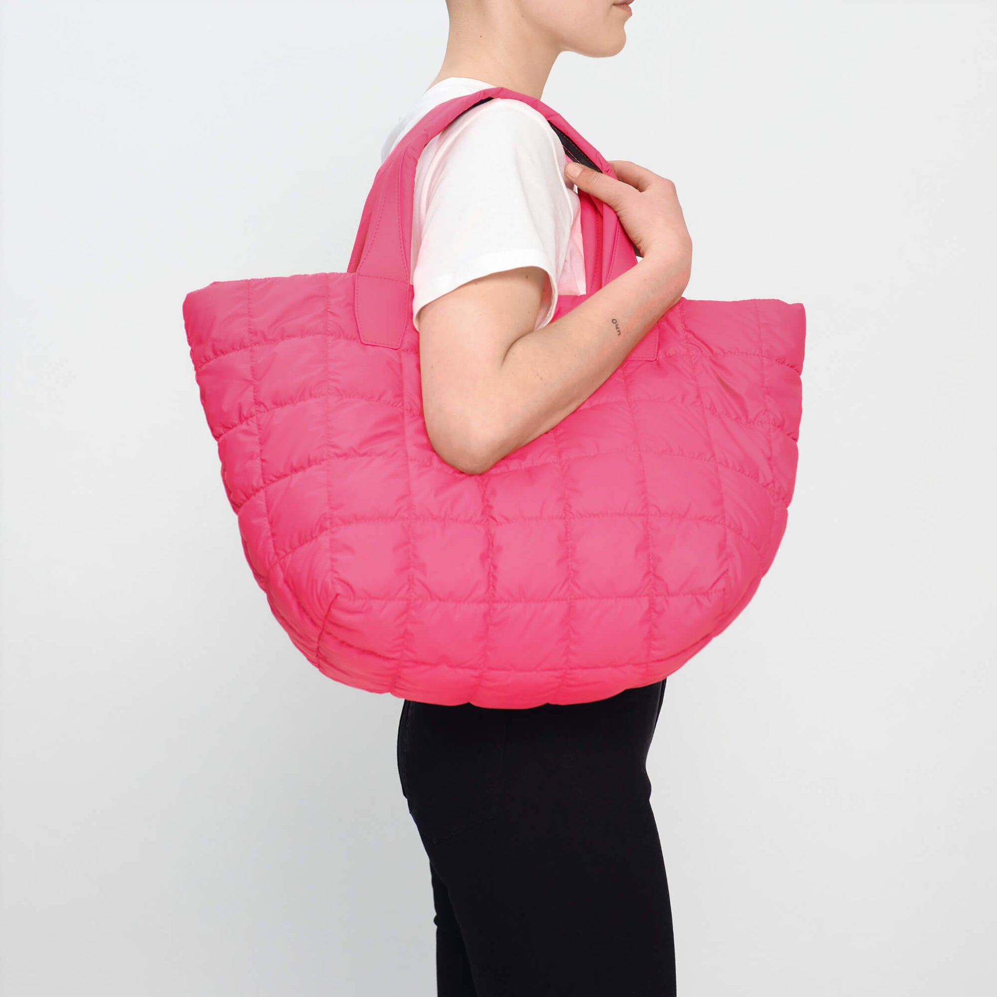 medium / ultra pink