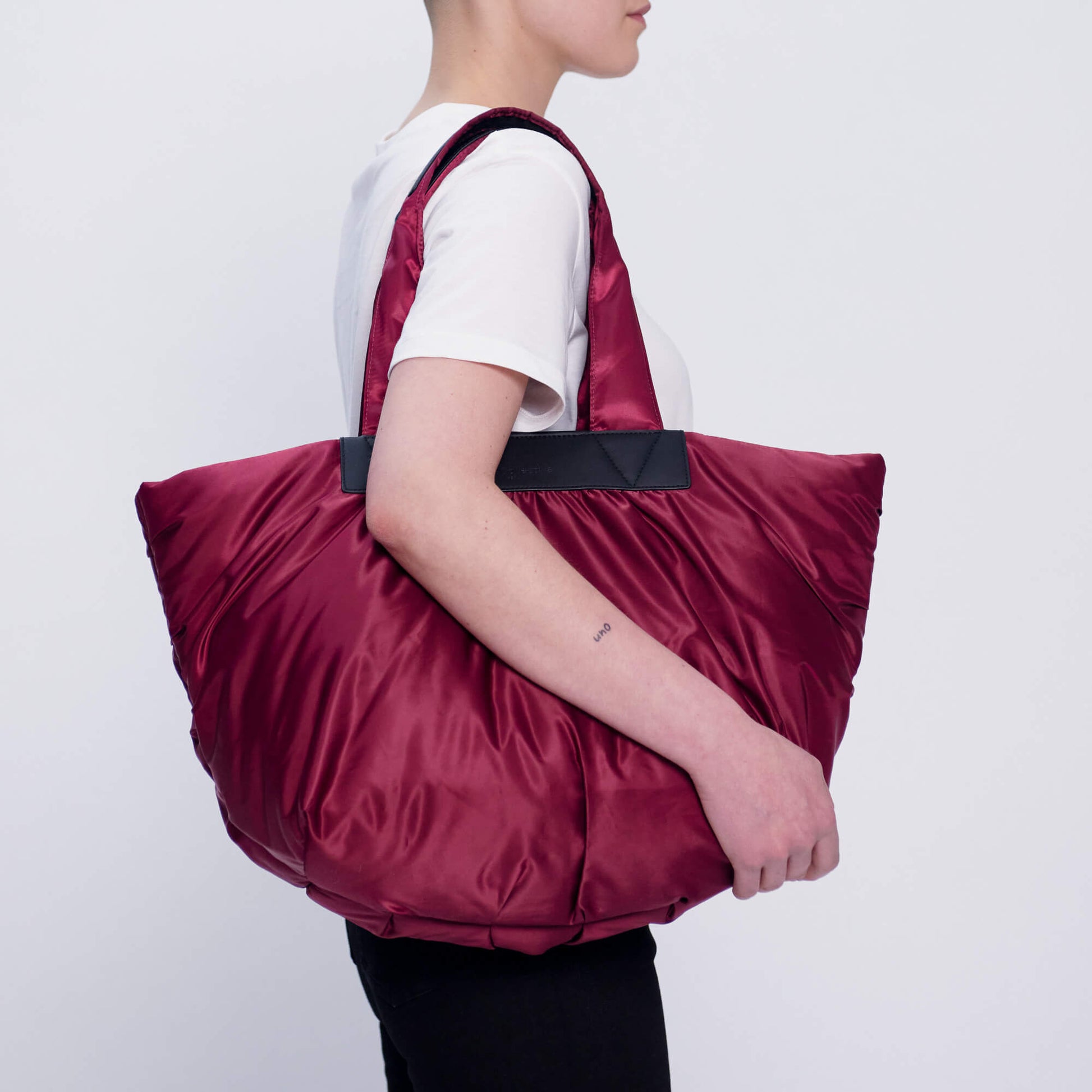 medium / oxblood