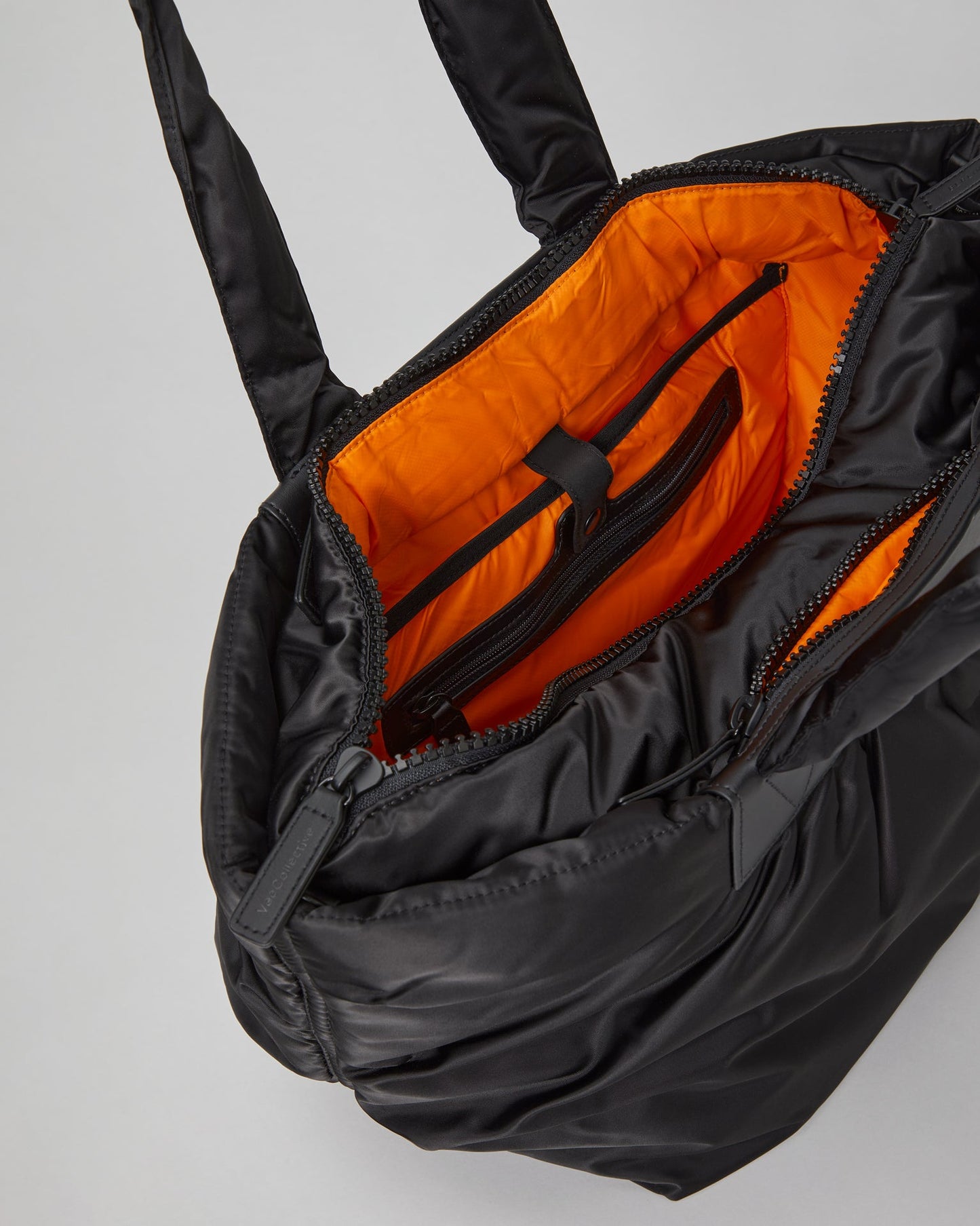 medium / black