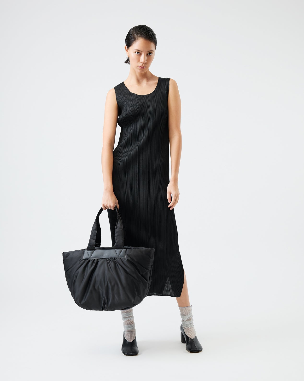 medium / black