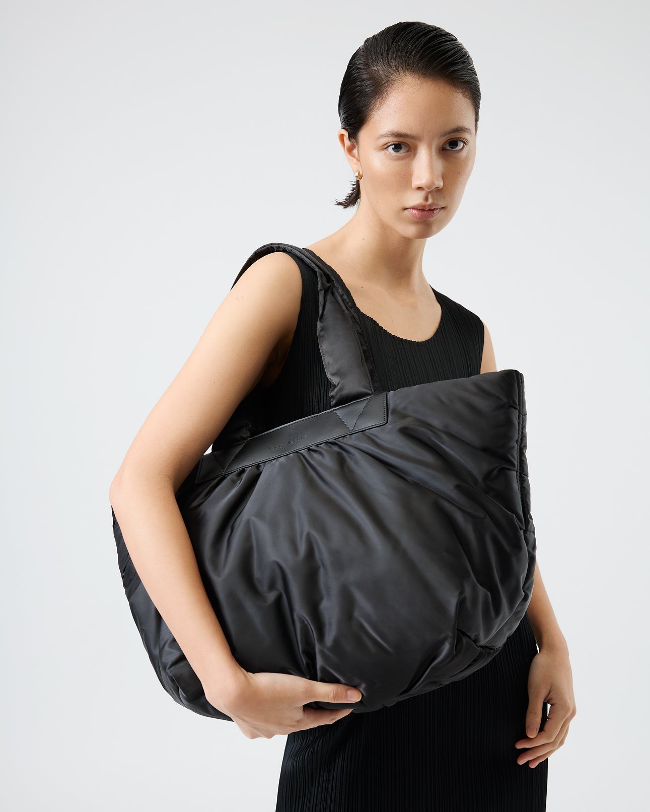 medium / black