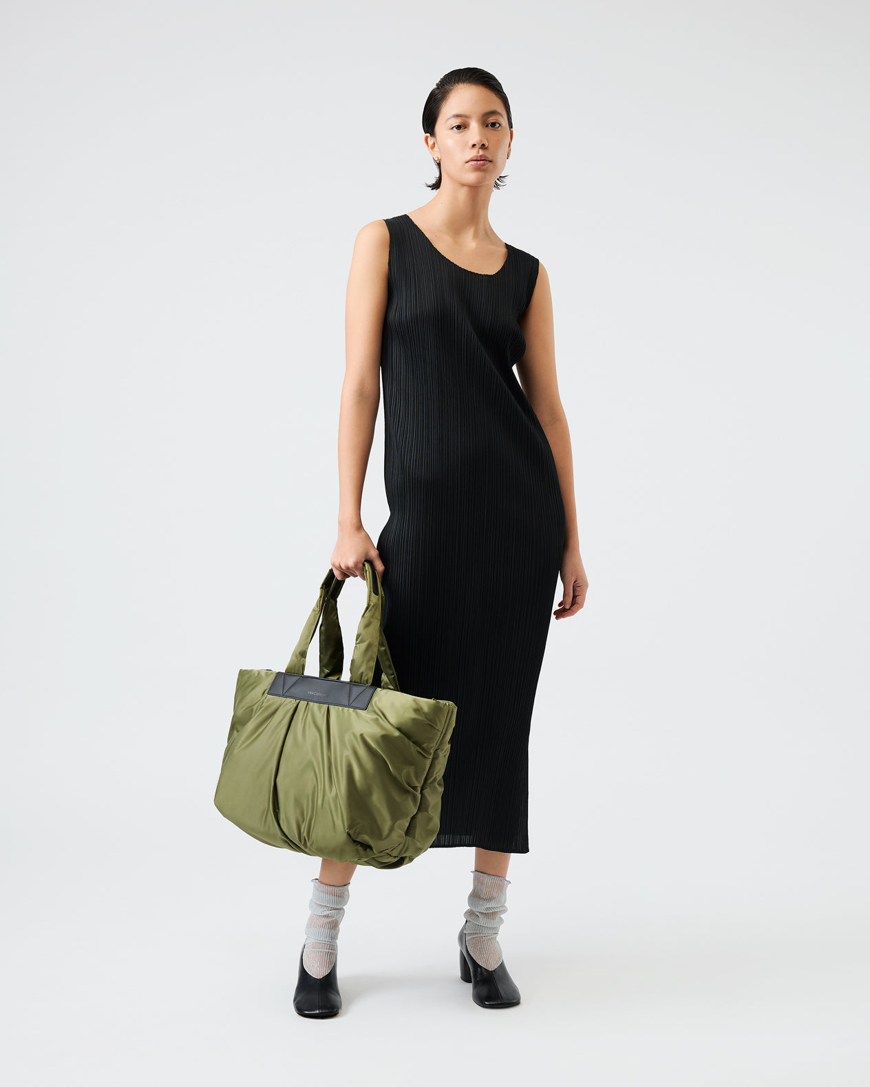 medium / olive