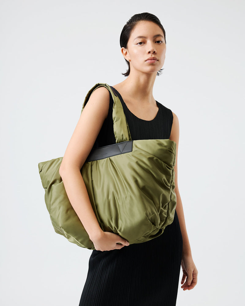 medium / olive