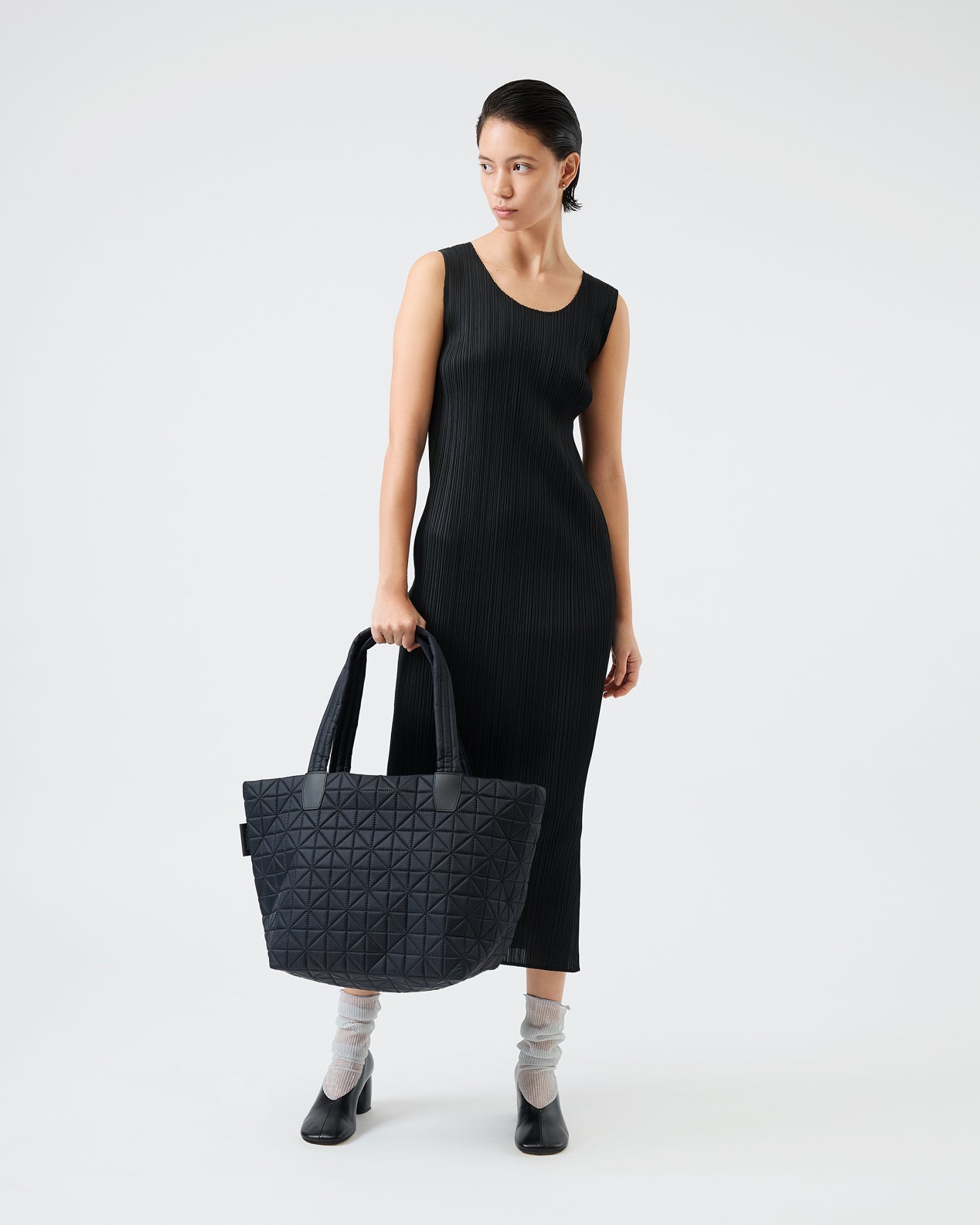medium / black