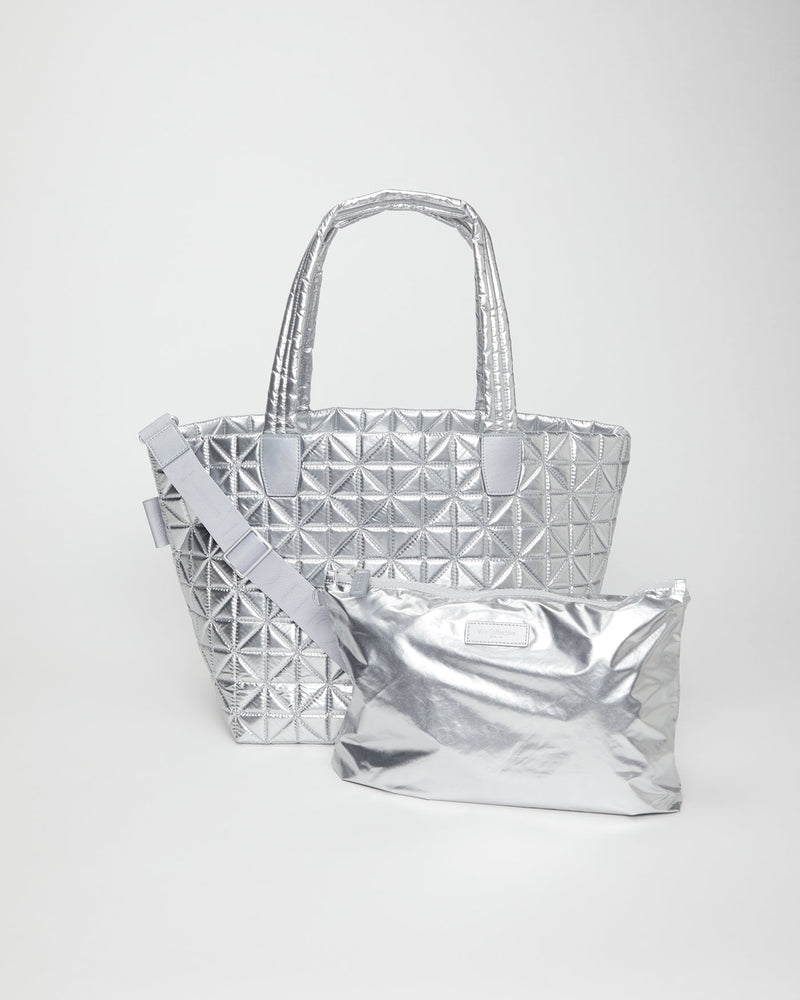 medium / chrome metallic