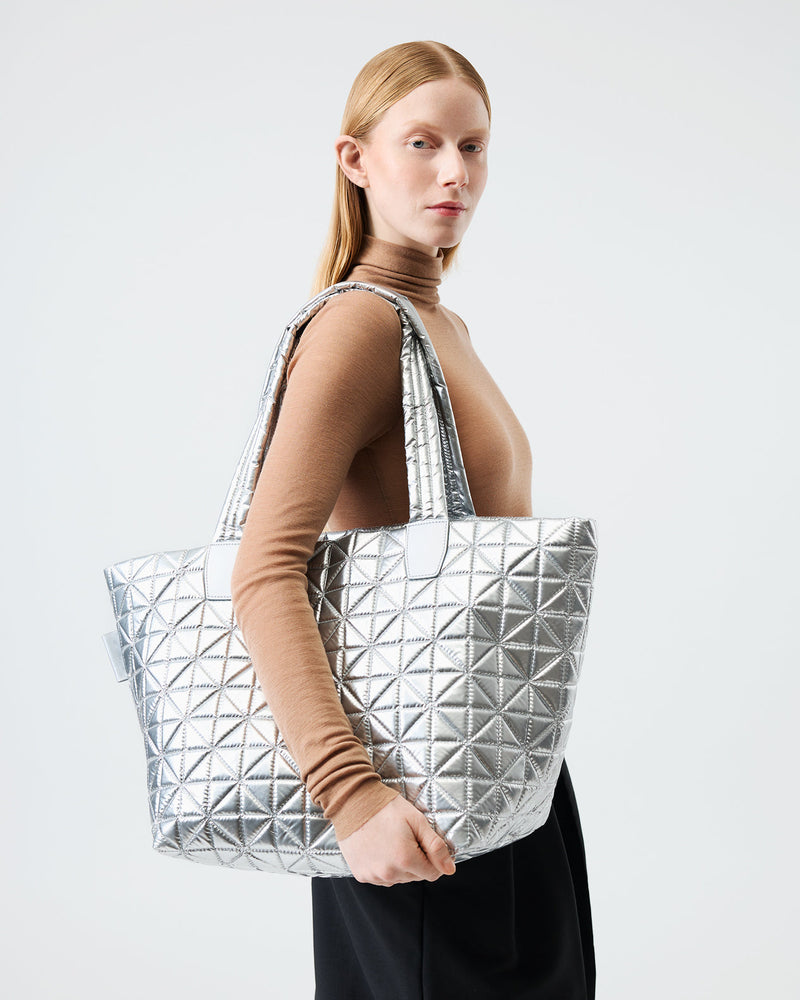 medium / chrome metallic