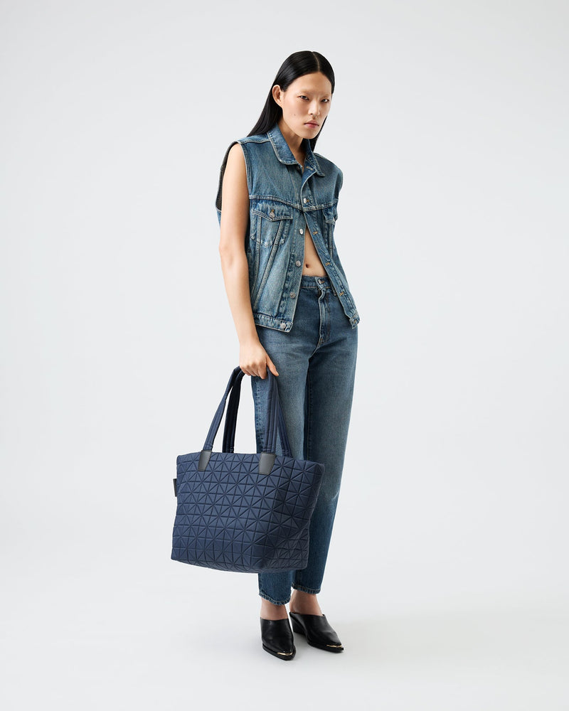 medium / midnight blue