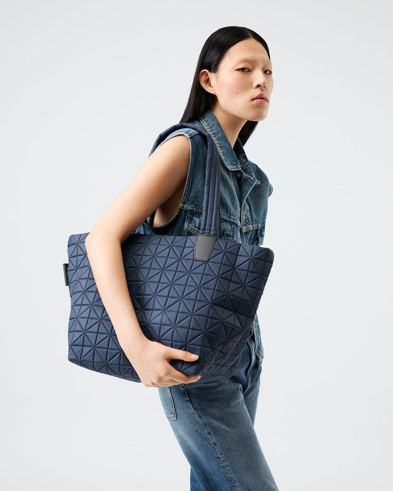 medium / midnight blue