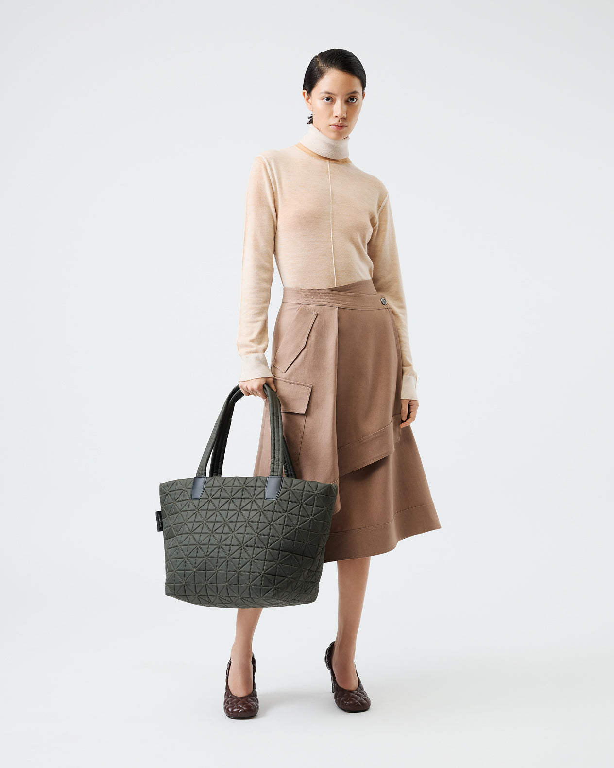 medium / olive