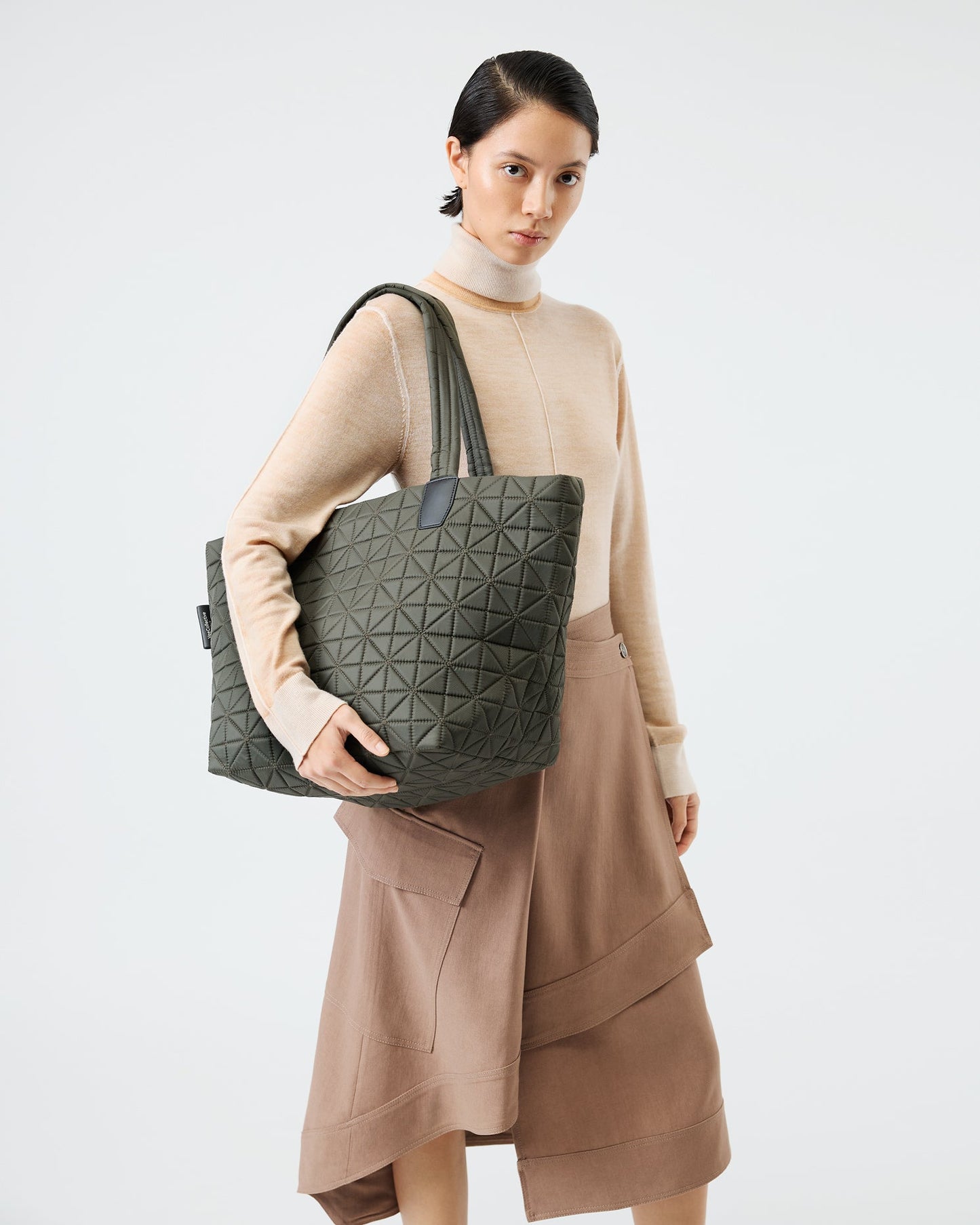 medium / olive